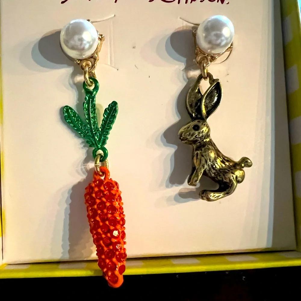 New Betsey Johnson Bunny Carrot Mismatch Earrings - Picture 10 of 11